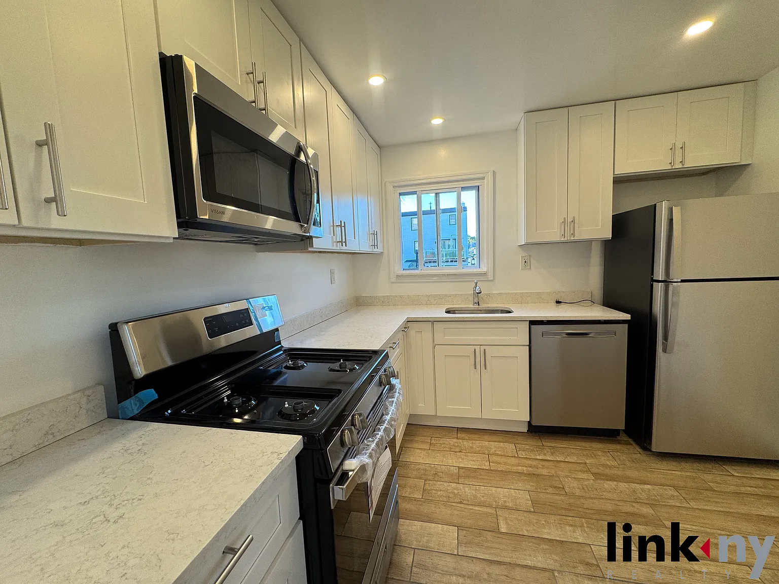 3 bed, 1200 sqft, $4,700 — Photo 2