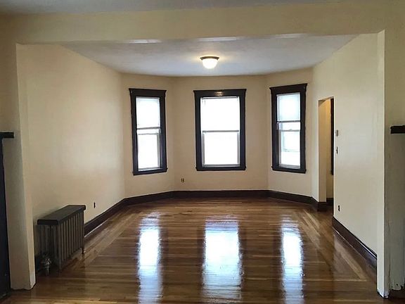 3rd image of 36 Seymour St APT 1