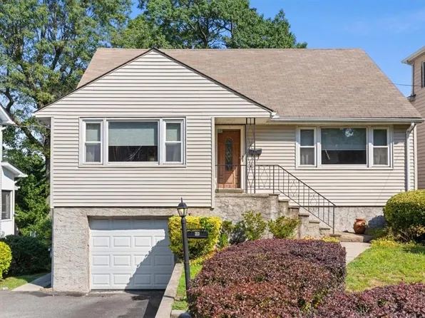 35 Tyndale Place, Yonkers, NY 10701