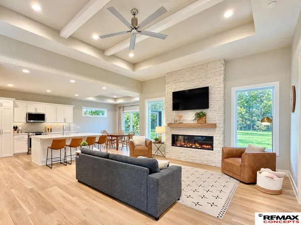 8832 Buckley Creek Rd, Lincoln, NE 68520