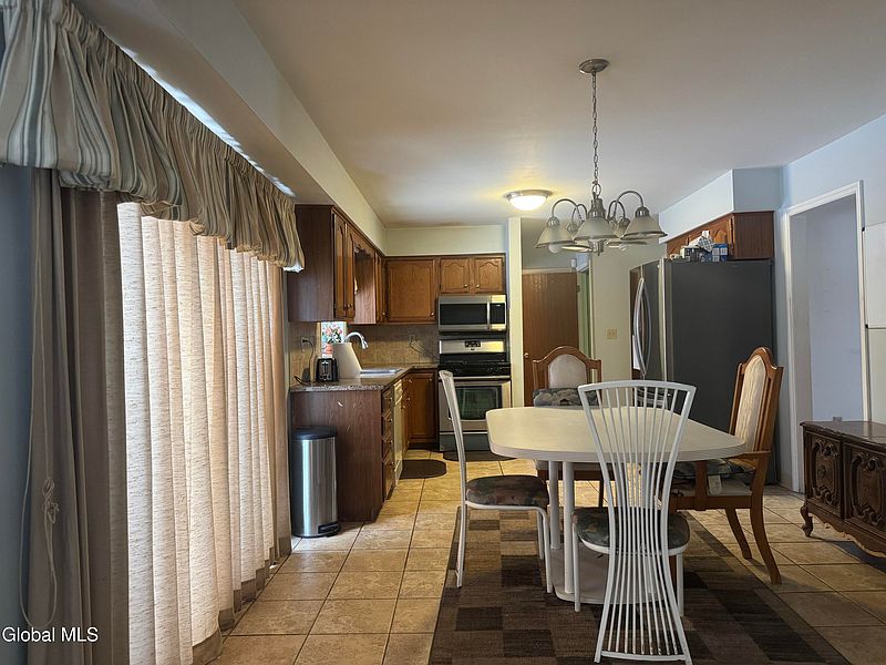 2nd image of 11 Huntington Parkway