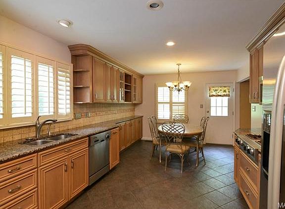 3rd image of 14654 Los Padres Ct