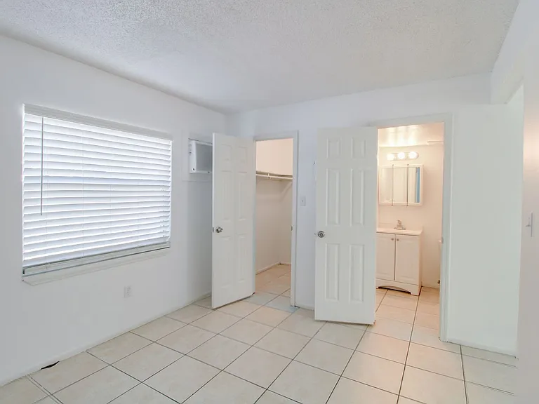 Hamilton House Apartments — Photo 8