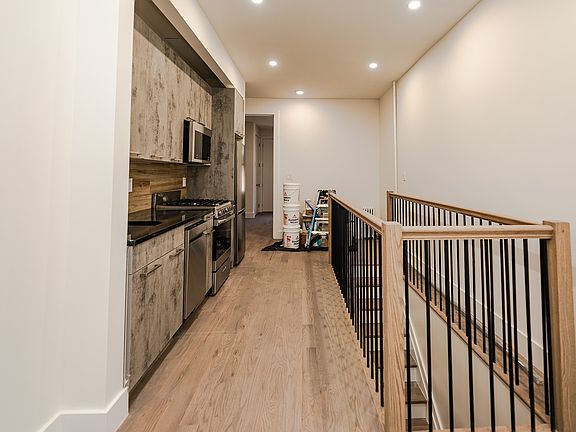 2nd image of 305 Harman St APT 1R