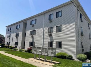 250 Grant Ave APT A2, Lyndhurst, NJ 07071