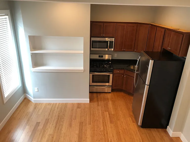 276 Glen St #302 — Photo 5