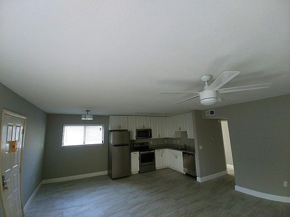 4th image of 2501 Oak Park Way