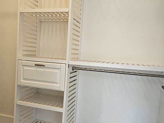 5th image of 5827 Broadway St #202