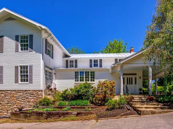 17026 Simpson Cir, Paeonian Springs, VA 20129