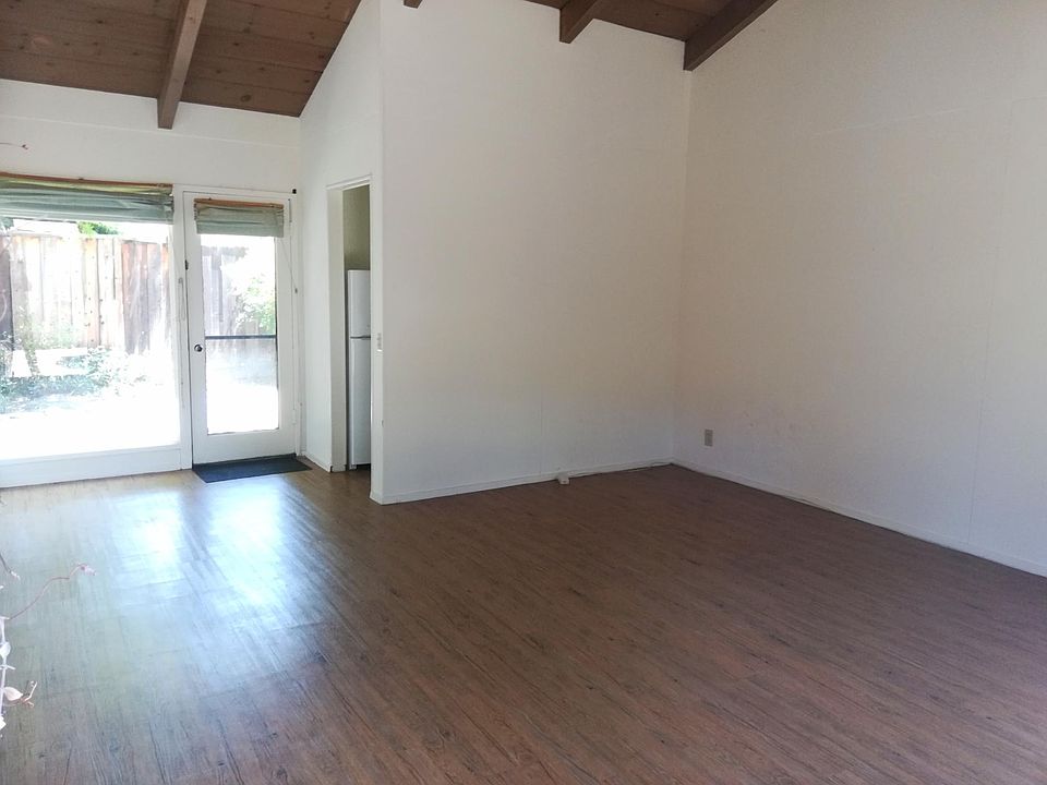 1st image of 2473 High St