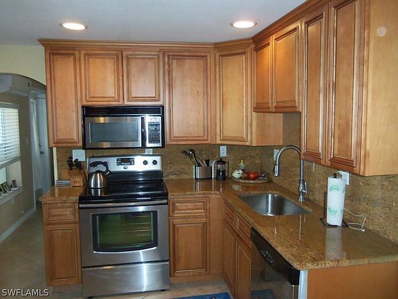 5th image of 2629 2nd St