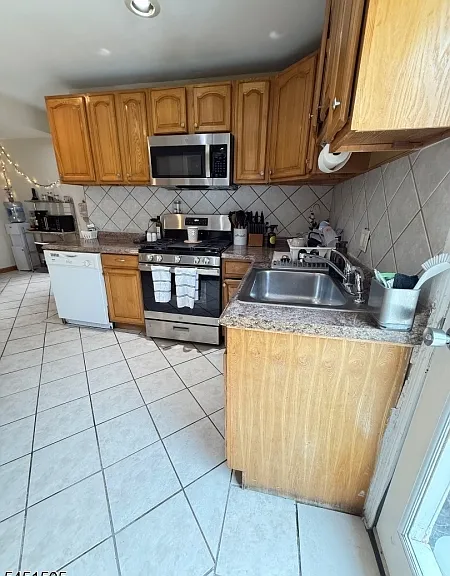 35 Ralph St — Photo 10