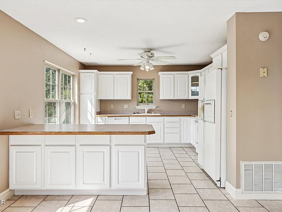 4th image of 2179 Reid Ln