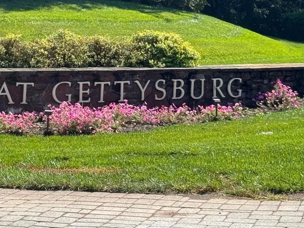 8 N Chamberlain Ct, Gettysburg, PA 17325