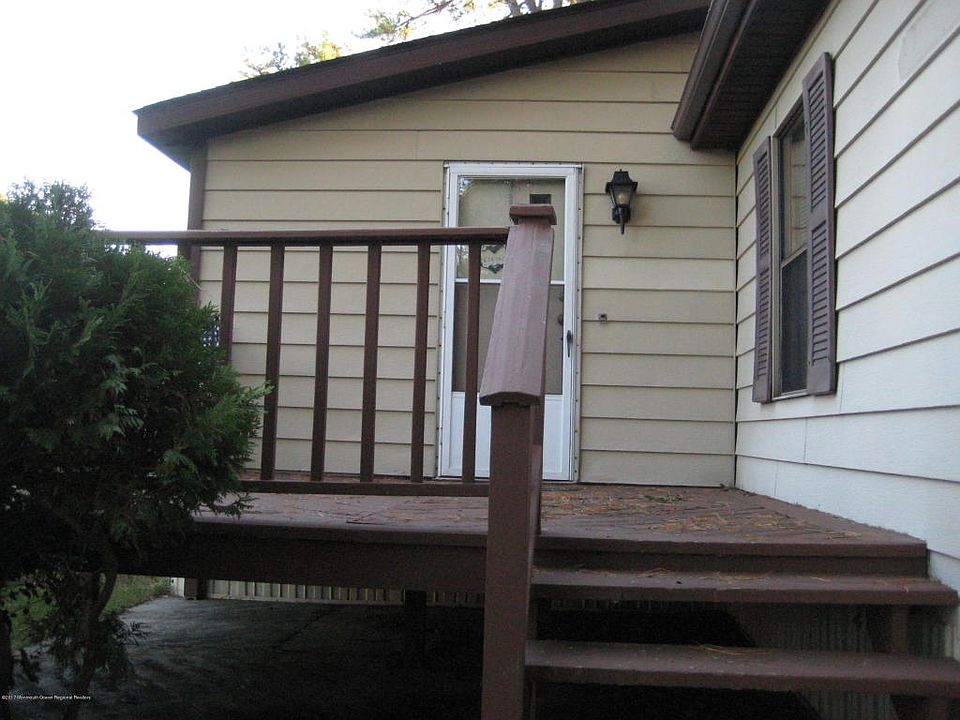 1st image of 18 Eagle Dr