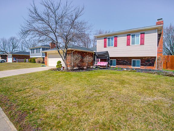 3rd image of 751 Bay Brooke Ct