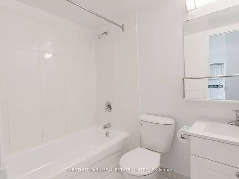 150 Lakeshore Rd W #1412 — Photo 22