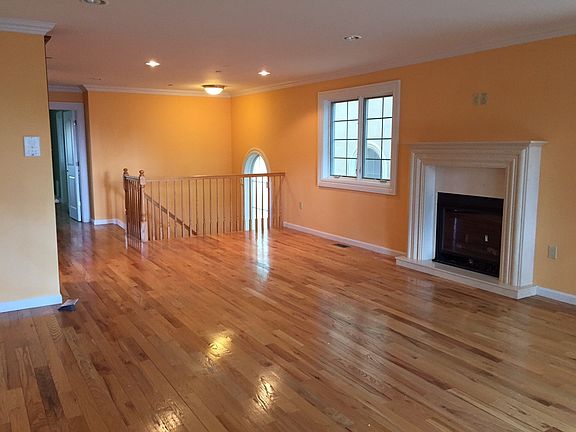 3rd image of 437 B East Broadway