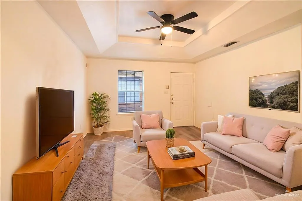 2 bed, 2.0 bath, 7616 sqft, $799 — Photo 3