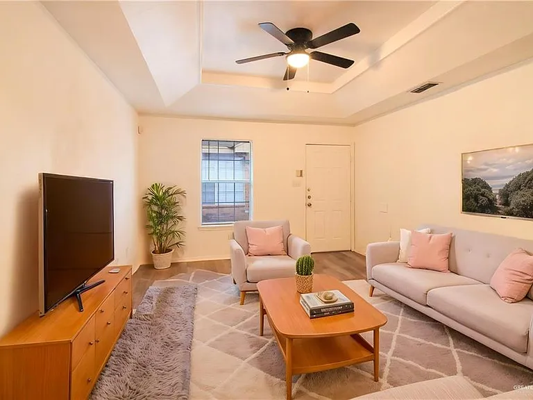 1308 W Prosperity Dr #C — Photo 3