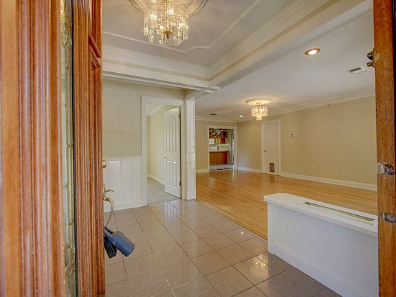 3rd image of 7443 Leonard Ave