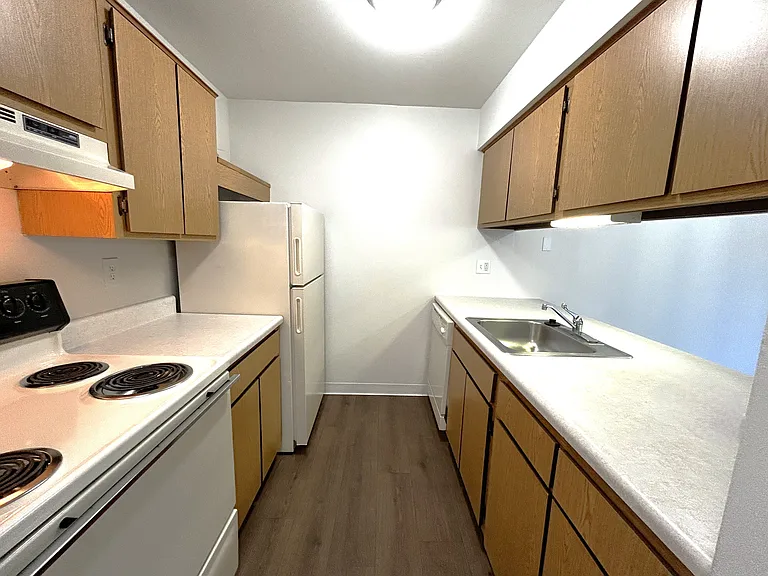 Charter Oaks Apartments — Photo 187