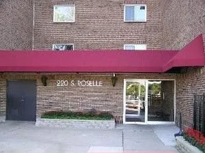 220 S Roselle Rd