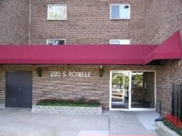 220 S Roselle Rd APT 220, Schaumburg, IL 60193