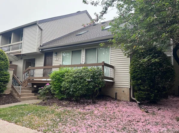 98 Kelly Dr, Edison, NJ 08820