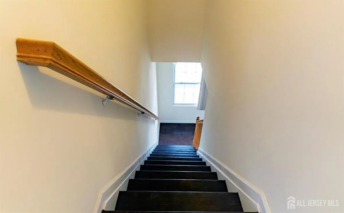 1 bed, 1.0 bath, 2178 sqft, $1,850 — Photo 2
