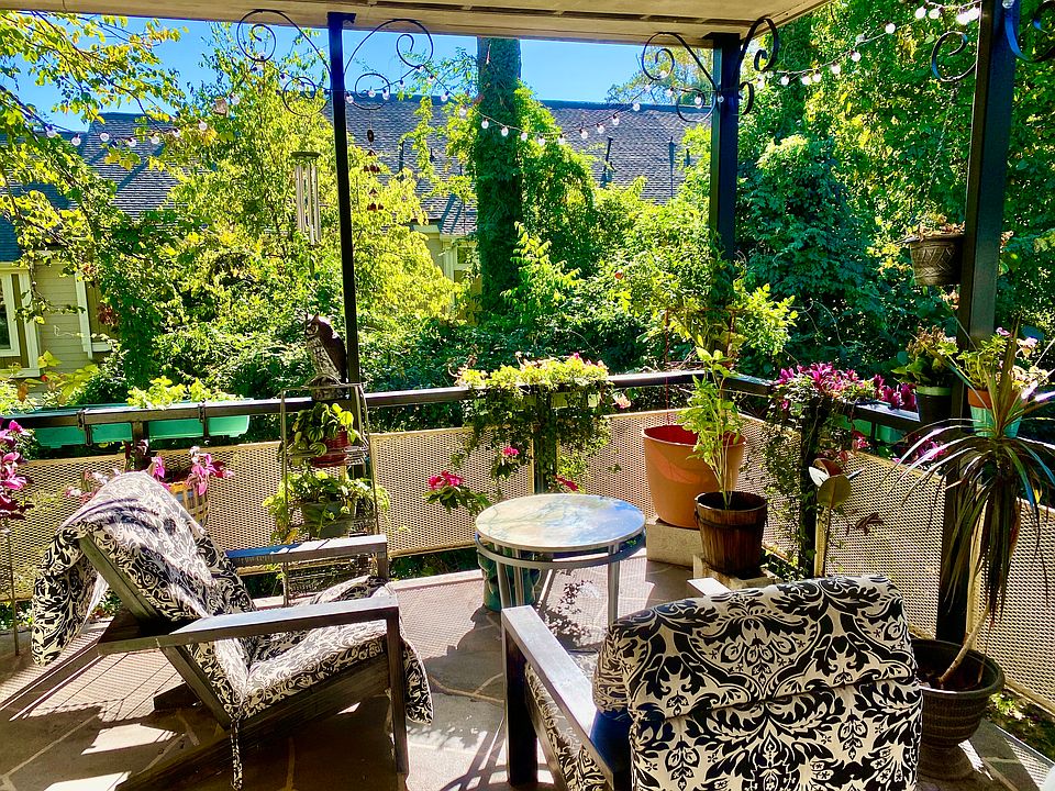 Your oasis in the city - gorgeous large balcony