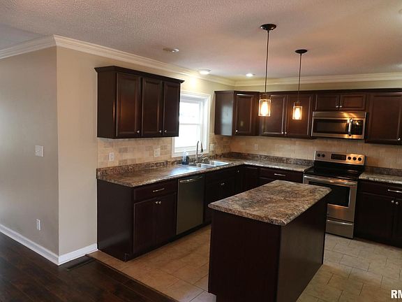 5th image of 914 Valley Dr
