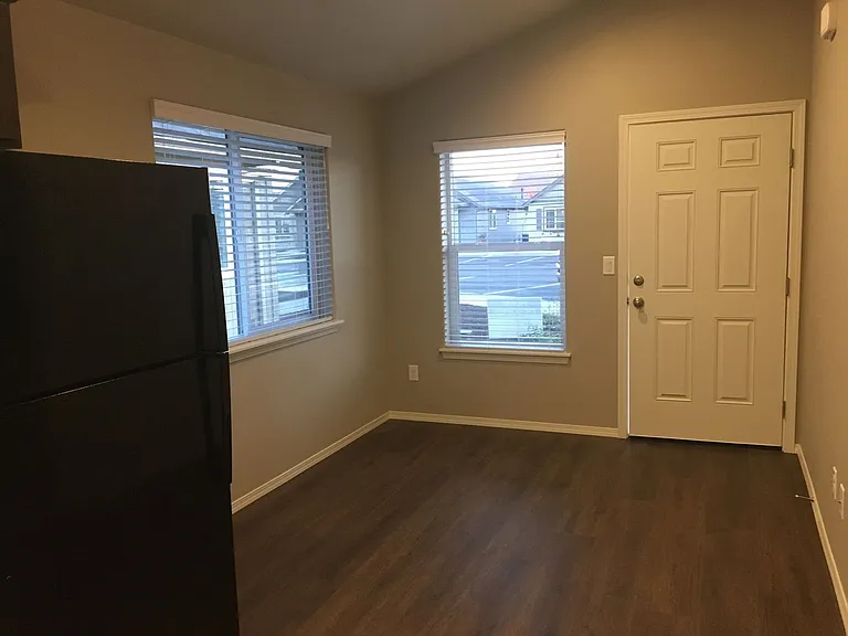 1534 SW 36th Loop — Photo 3