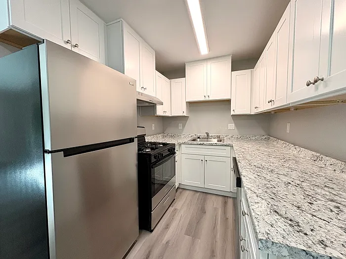 2 bed, 1.0 bath, 890 sqft, $1,695 — Photo 1