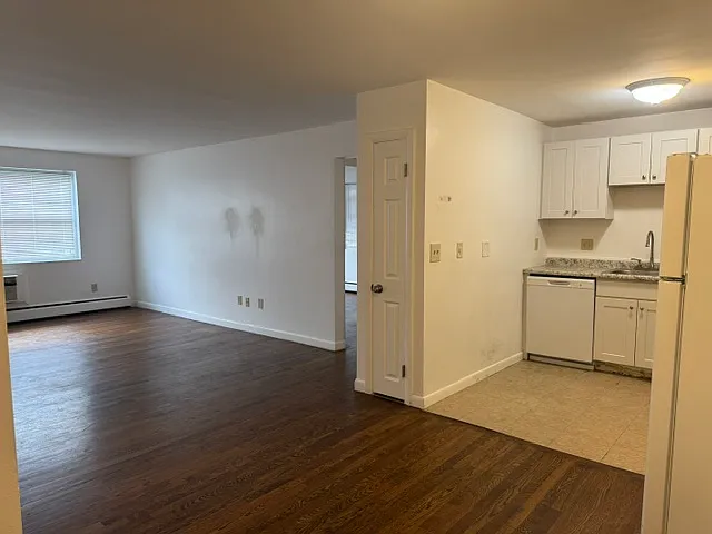 300 Main St #7 — Photo 7