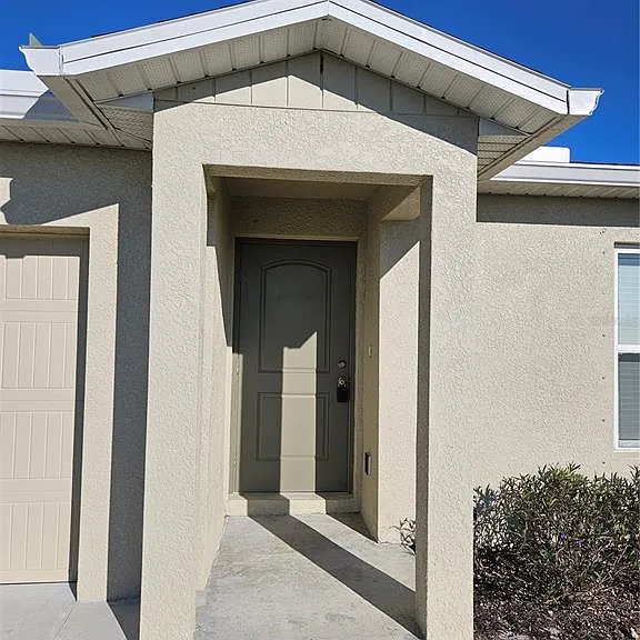 901 NW 15th Pl — Photo 2