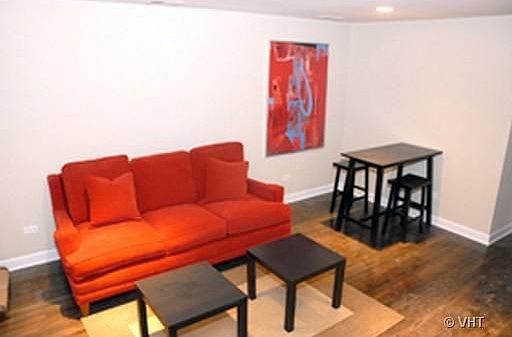 3rd image of 1059 W Foster Ave #4A