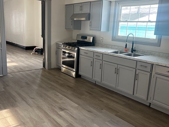 3rd image of 40 Moselle St #2