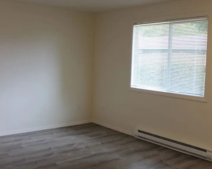 232 NE Palomar Ct — Photo 10