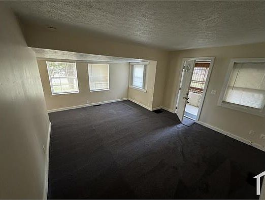 3rd image of 4038 Ivanhoe Ave