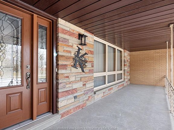 3rd image of 3071 Lauzon Rd