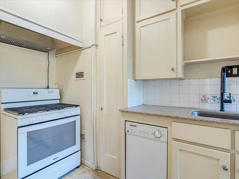 1103 W 22nd St #C — Photo 10