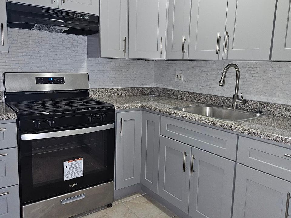 Open Kitchen with dining next to it