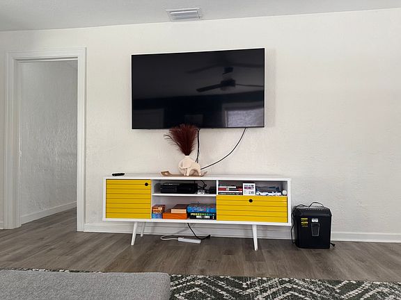 4th image of 4949 6th Ave S #1A