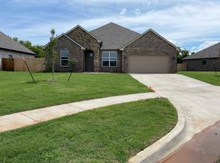 2000 Mulberry Creek Ave, Yukon, OK 73099