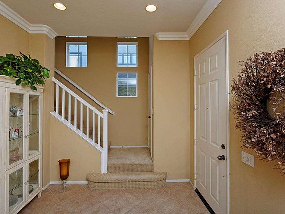 2nd image of 390 Arbor Ct