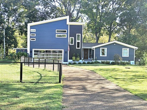 1561 Matlock Dr, Chapmansboro, TN 37035
