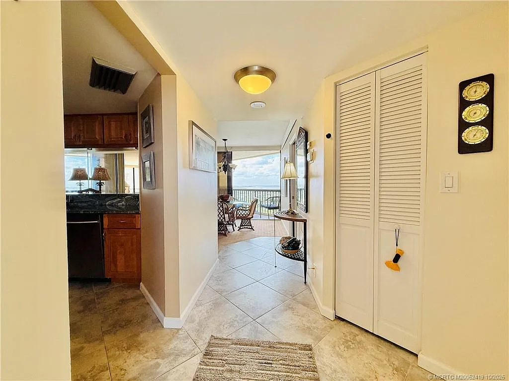 2 bed, 2.0 bath, 1437 sqft, $6,000 — Photo 4