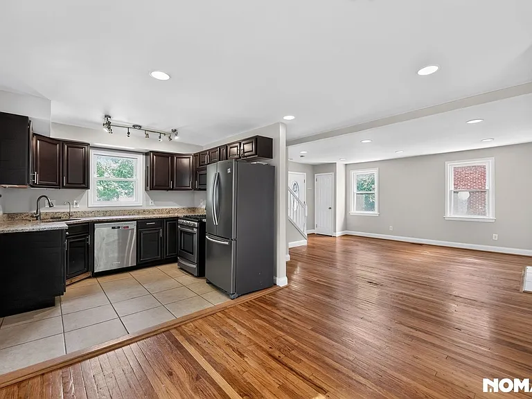 8507 Potomac Ave — Photo 9