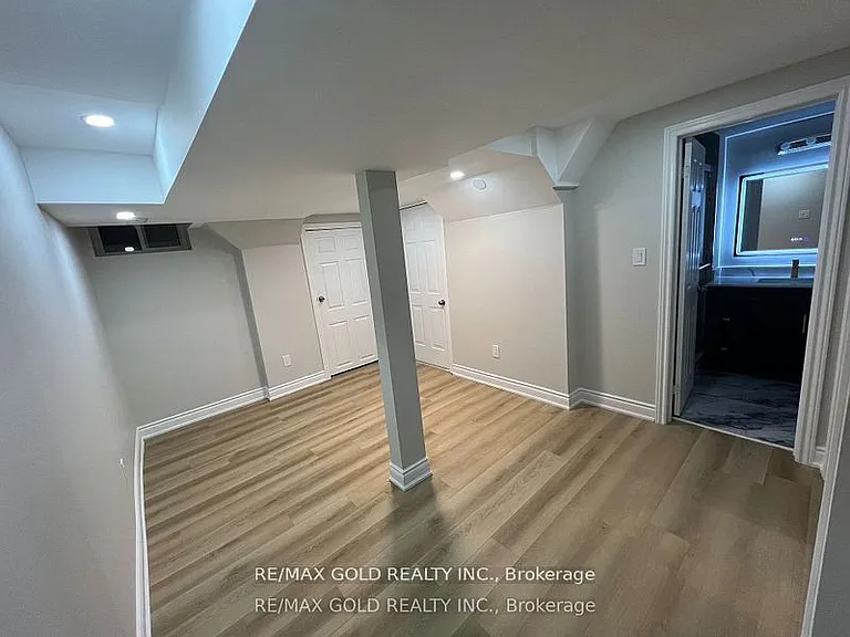 38 Carmel Cres #BASEMENT — Photo 11